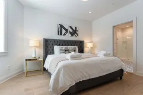 The Maddox on Wedgewood- Chic 4BR Home w/ Rooftop Deck & Great Location! - Image 3