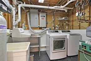 Newly renovated 4-bed, 2-bath spacious home, walking distance to Lake Geneva. - Image 3