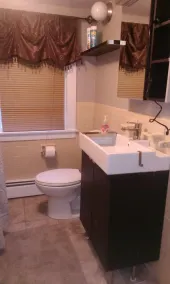 Antique townhouse with modern style and comfort. - Image 3