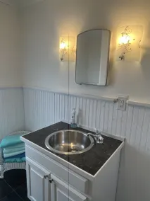 Goose Pond Two less than 1 mile from ASV, Immaculate 2nd floor apartment - Image 3