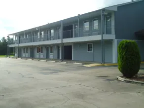 Super 6 Inn - Image 2