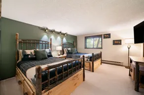 Your Four-Season Escape at Camelback Mountain\nTownhouse Sleeps 10 comfortably. - Image 5