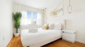 Prime Luxe 3-BR NYC - Free Parking - Image 5