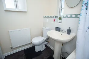2 Bed House for Pleasure, office work, free parking, near Elizabeth underground - Image 4