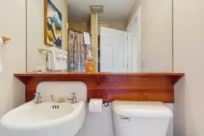 Welcoming studio w/ full kitchen, futon, partial AC - close to skiing & hiking - Image 2