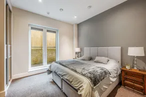 Large Modern 1 Bedroom Apartment (767 sq ft) in a New Build - Image 4