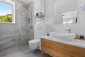 Stylish property with heated 32sqm private pool, 3 bedrooms, 3 bathrooms, table tennis and table soccer - Image 4