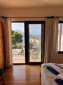 Charming 4 Bed Villa in the Old Town with Panoramic Sea and Mountain Views - Image 3