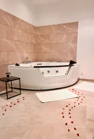 Modern Spa - Cozy & Chic Jacuzzi / Hyper center 🌹 - Image 5