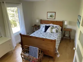 Lovely Lakefront Cottage near Sandy Beaches and Hiking / Biking Trail - Image 5