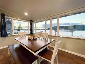 WINERIES & BREWERIES NEARBY-NEWLY RENOVATED LAKEFRONT COTTAGE-BOAT SLIP-HOT TUB - Image 5