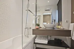 A modern apartment in Cascais Center - Image 2