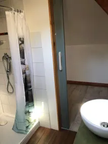 HUS MED PRIVAT POOL OCH STOR TRÄRSTRÄCK NÄR LEON CENTER - Image 2
