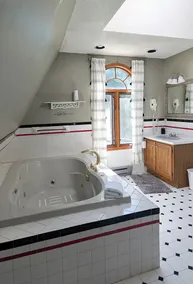 3 Bedroom 2 Bath Carriage House (Pet Friendly) - Image 4