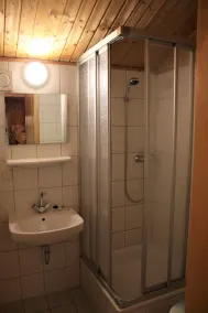 Monteurs-Bungalow mit Bad im Heide-Camp Colbitz - Image 3