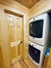 Hideout Home With 2 Minutes To Pool/ Beach and Ski Lift  - Image 2
