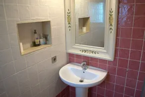 Hus med intim og stor have med havudsigt, privat pool og tennis - Image 4