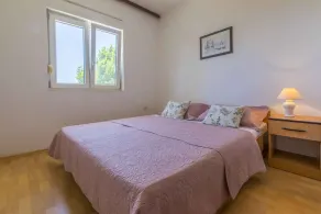 Holiday apartment with balcony and sea view - Image 4
