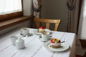 Rest and relaxation in a cozy apartment in Tyrolean country house style - Image 5