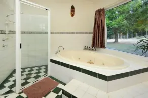 PERFECT FOR LARGE FAMILIES CLOSE TO BEACH AND SHOPS, ACREAGE & GAMES ROOMS - Image 2
