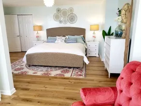Lakefront Oasis Retreat Private Beach-Hot Tub-Pet Friendly-3 Bd/2 B-King Suite - Image 3
