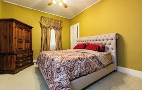 Federalist style home close to down town minutes from the Field of Dreams! - Image 5
