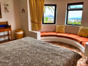Spectacular rental home - Ocean and mountain view. Heated pool. Sleeps 6 - Image 3