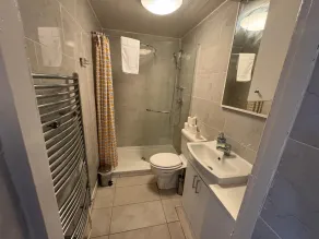3BR House with Free WiFi All Over UK - Image 3