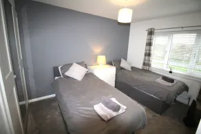 3 Bedroom House - Parking - Wifi - Fully Refurbished Throughout - New Kitchen & Bathroom - Image 5