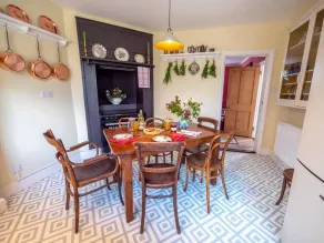 Plum Cottage: Sleeps 8 - Image 4