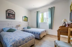 Holiday Home 'Maison Entre Mer Et Montagnes' with Mountain View, Private Pool & Wi-Fi - Image 4