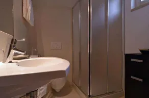 Holiday home with pool and air conditioning - Image 3