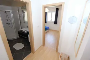 Holiday apartment with balcony and air conditioning - Image 4