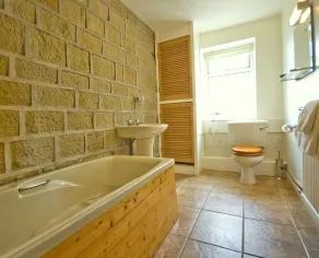 Traditional stone cottage in Barkisland. Superb views. Pet friendly. Four Stars. - Image 4