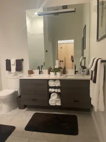 Luxury Studio Condo, 1 King bed, Amazing Location!! - Image 3