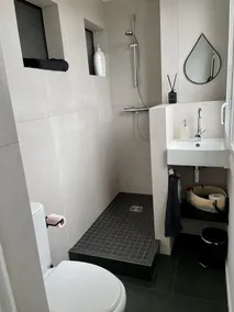 Private bedroom plus shower room and toilet - Image 5