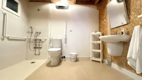 Soho Boho Apartments - with sunny rooftop terrace and fiber optic internet - Image 4
