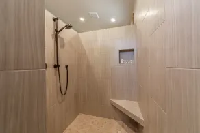 Eagles Nest-Charming One Bedroom Lake Views - Image 3