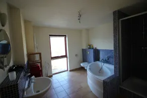 Maison de vacances biologique, 3 chambres, jardin naturel, sauna, cheminée - Image 3