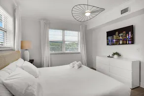 HIBISCUS Suite 2BD/1BA Steps to Lincoln Road South Beach - Image 4