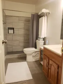 Quiet Family Friendly 2 bedroom basement sleeps 6 - Image 3
