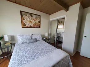 Cute Cozy and Quiet Upstairs 2 Bedroom Apartment in Richmond CA - Image 4