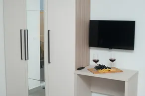 Seaside Luxury Suites - Image 2