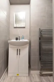 Newly Renovated 2 Bed Ground Floor Apartment - Image 2