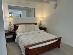 Mermaid Beach Pet-Friendly Cottage - walk to the beach, cafes, and woollies. - Image 4