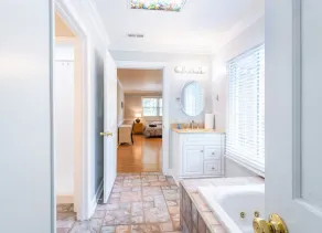 6BR Greensboro home with Pool. 3 miles from I-85 - Image 2