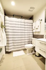 Glamorous Old Hollywood DTLA Condo, 360 Degree Rooftop Pool & Free Parking - Image 2