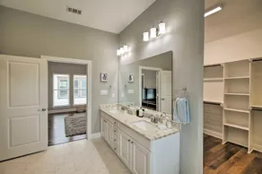 Gorgeous 3BD Townhouse in trendy area near downtown - Image 5