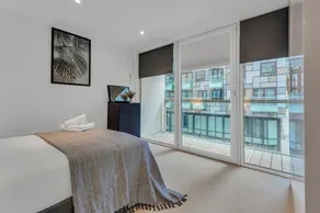 Grand Two Bedroom Apartment in Canary Wharf by MySquare - Image 5