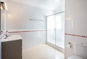 Apartment \"Lovely Renovated Penthouse\" At the Beach with Sea View - Image 3